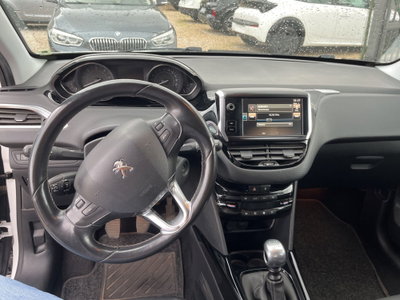 Peugeot 2008 120 S&S Allure (17)