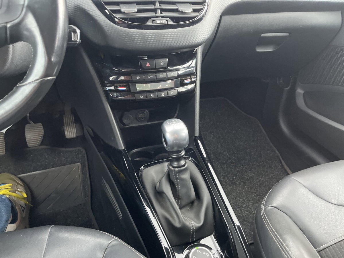 Peugeot 2008 120 S&S Allure (19)