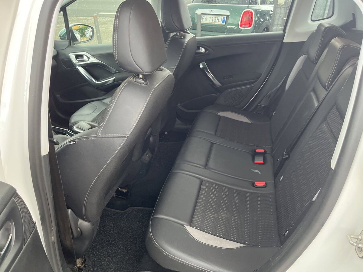 Peugeot 2008 120 S&S Allure (9)