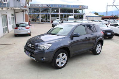 Toyota Rav4 2.2 D-4D 177 CV Luxury usata