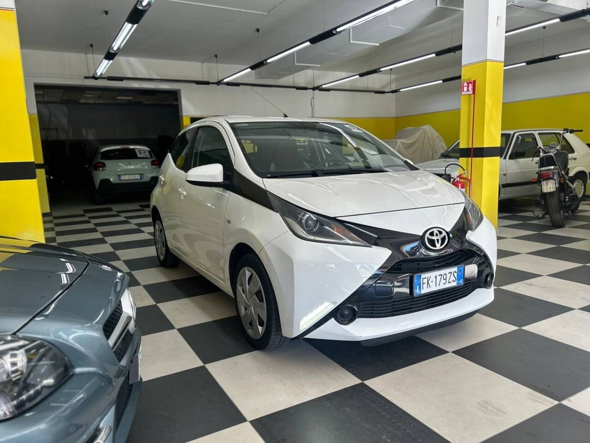 Toyota Aygo 1.0 VVT-i 69 CV 5 porte x-black TSS
