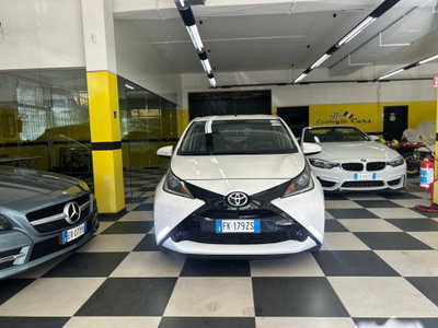 Toyota Aygo 1.0 VVT-i 69 CV 5 porte x-black TSS (2)