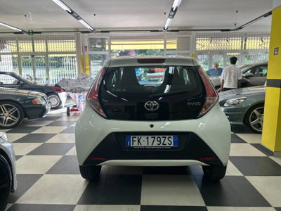 Toyota Aygo 1.0 VVT-i 69 CV 5 porte x-black TSS (5)