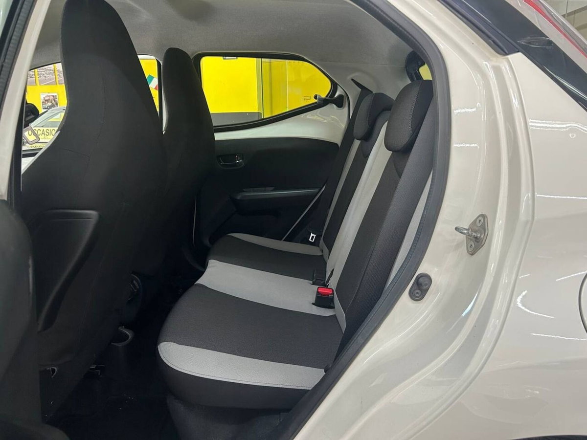 Toyota Aygo 1.0 VVT-i 69 CV 5 porte x-black TSS (7)