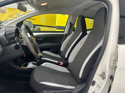 Toyota Aygo 1.0 VVT-i 69 CV 5 porte x-black TSS (8)