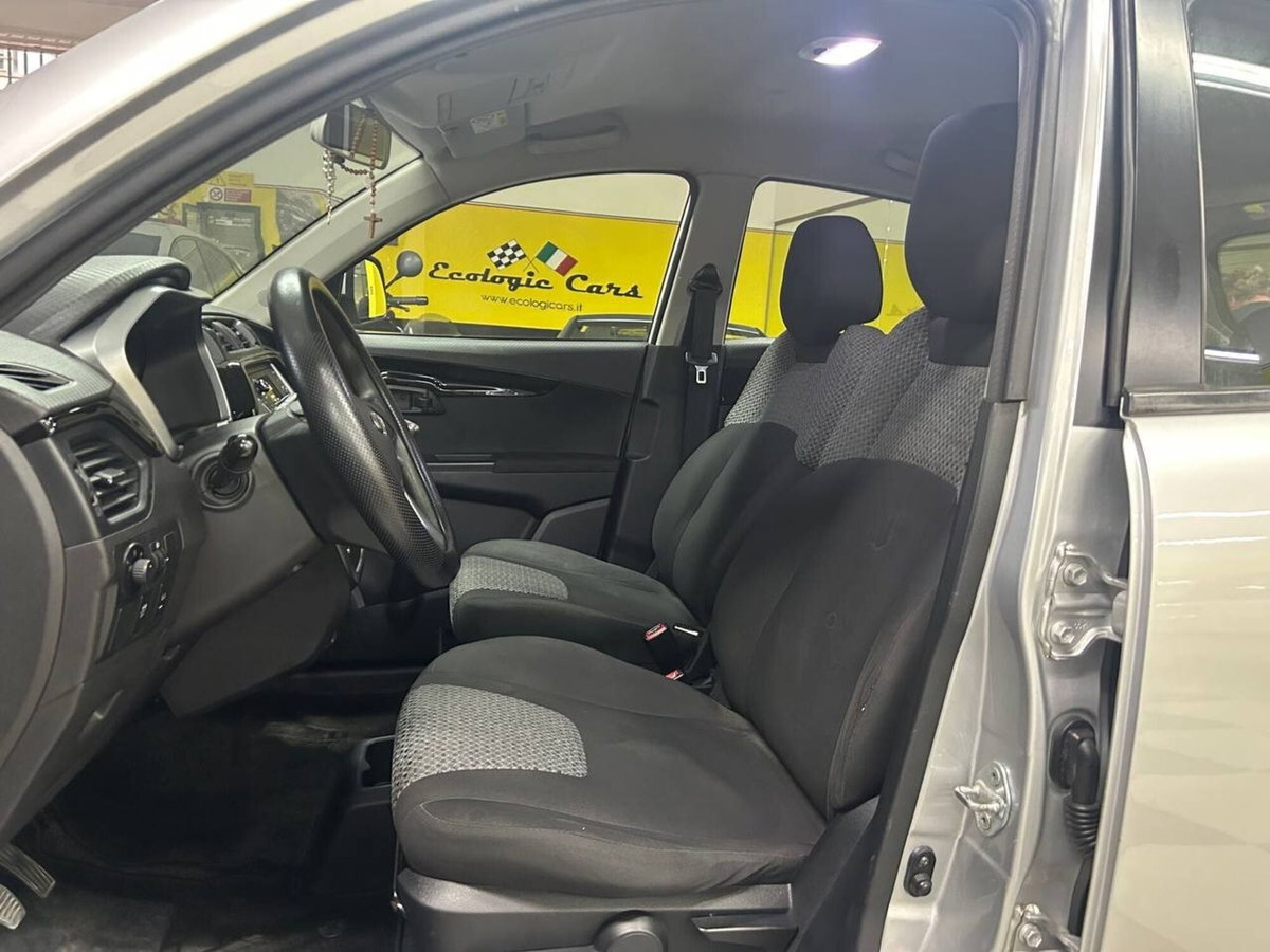 Mahindra KUV100 KUV100 1.2 VVT K8 (10)