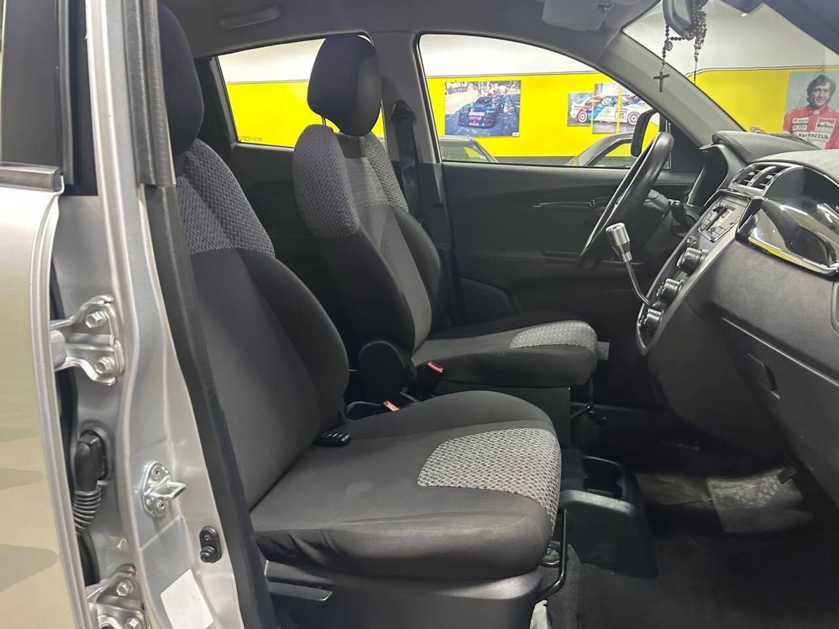 Mahindra KUV100 KUV100 1.2 VVT K8 (16)
