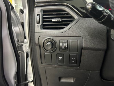 Mahindra KUV100 KUV100 1.2 VVT K8 (18)