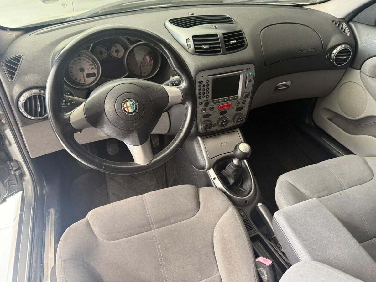 Alfa Romeo GT 1.9 MJT 16V Luxury (12)