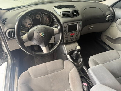 Alfa Romeo GT 1.9 MJT 16V Luxury (12)