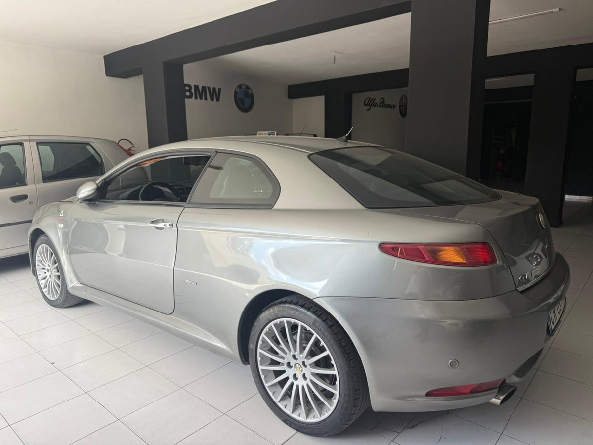 Alfa Romeo GT 1.9 MJT 16V Luxury (6)