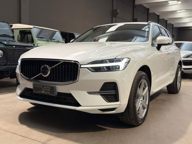 Volvo XC60 B4 (d) AWD automatico Essential N1