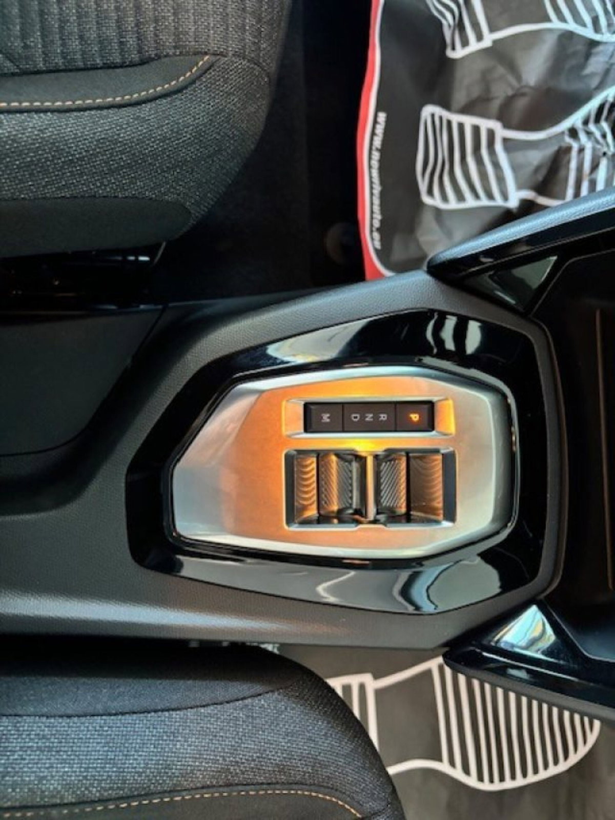 Peugeot 208 1.2 hybrid Active 100cv e-dcs 6 (10)