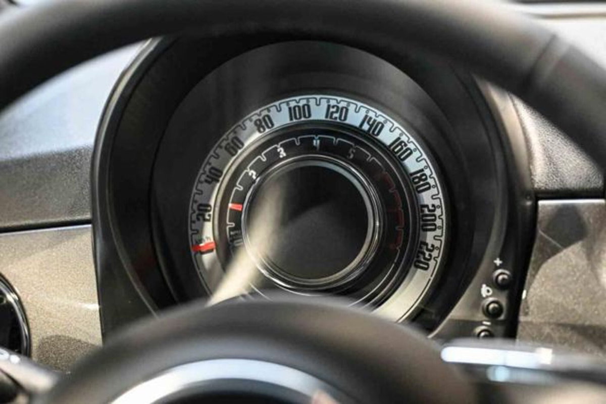 Fiat 500 1.0 Hybrid Cult (16)