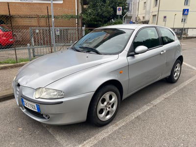 Alfa Romeo 147 1.6i 16V Twin Spark cat 3p. Distinctive
