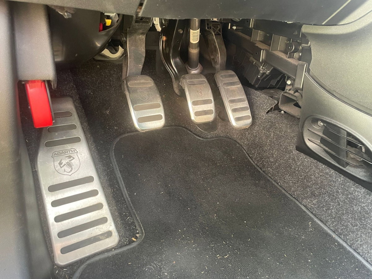 Abarth 595 595 1.4 Turbo T-Jet 165 CV (14)