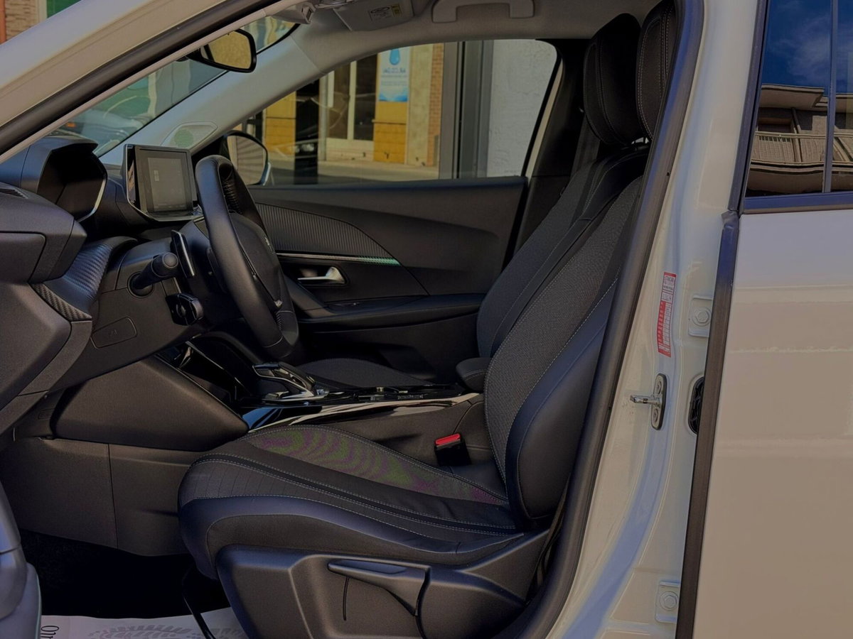 Peugeot 2008 BlueHDi 130 S&S EAT8 Allure Pack (14)