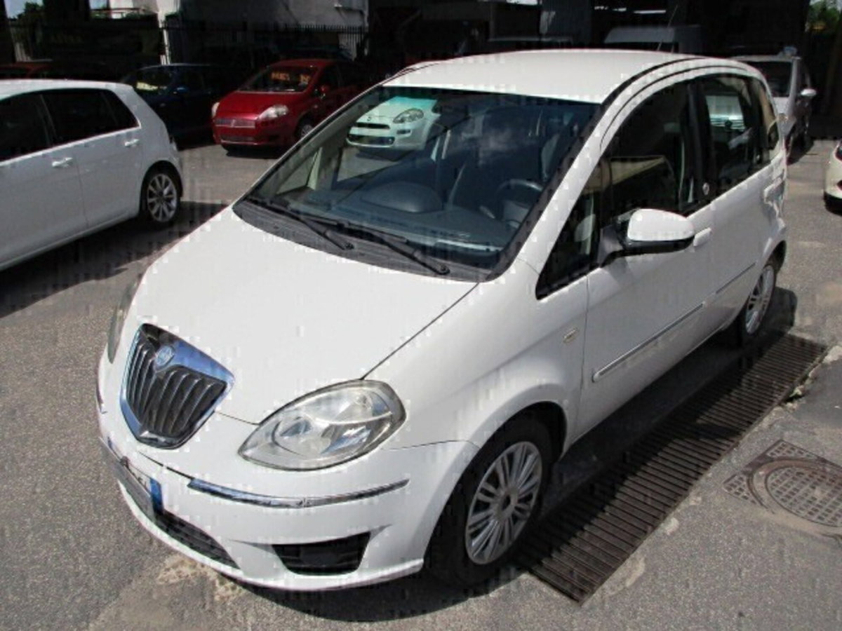 Lancia Musa 1.4 Oro Ecochic GPL (3)
