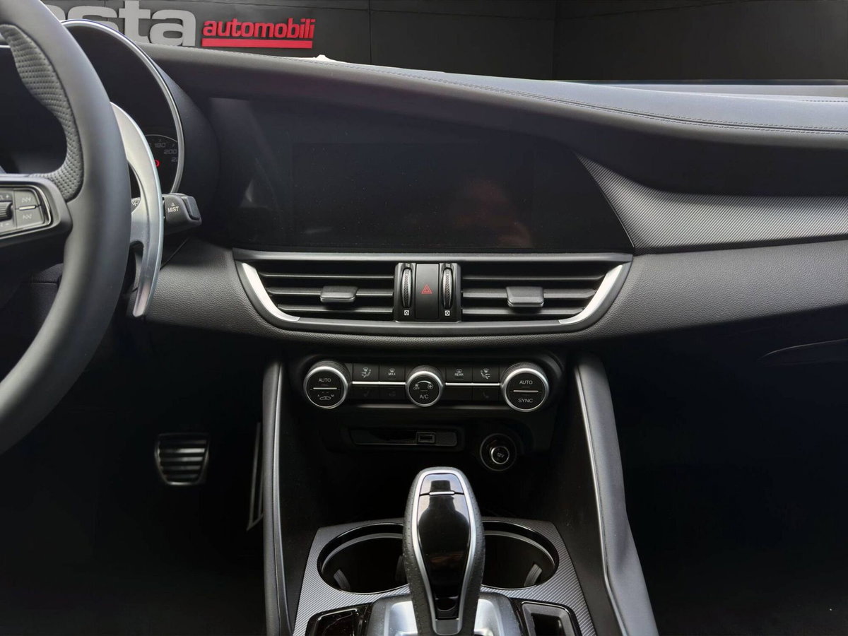 Alfa Romeo Giulia 2.2 Turbodiesel 210 CV AT8 AWD Q4 Veloce Ti (17)