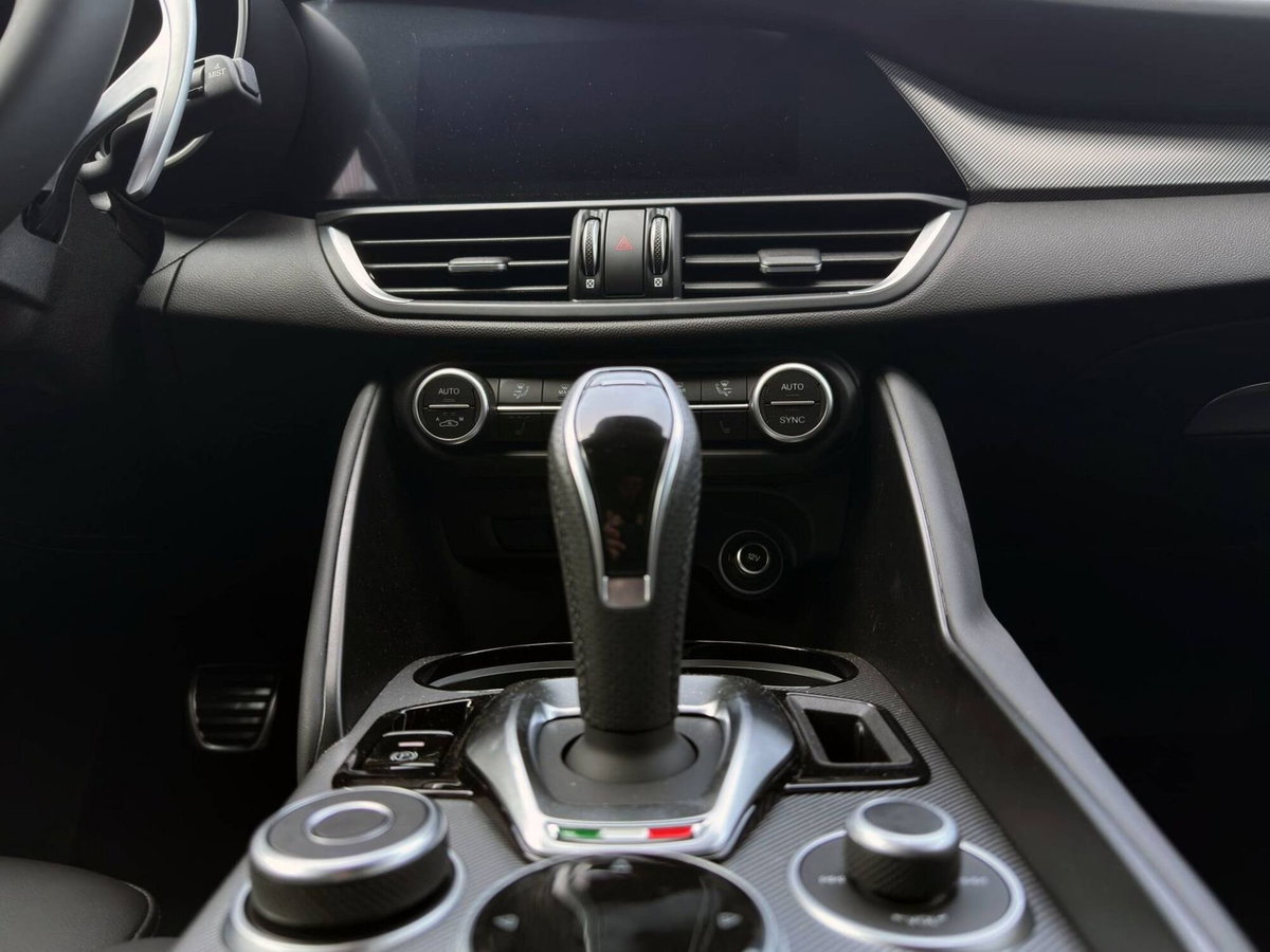 Alfa Romeo Giulia 2.2 Turbodiesel 210 CV AT8 AWD Q4 Veloce Ti (18)