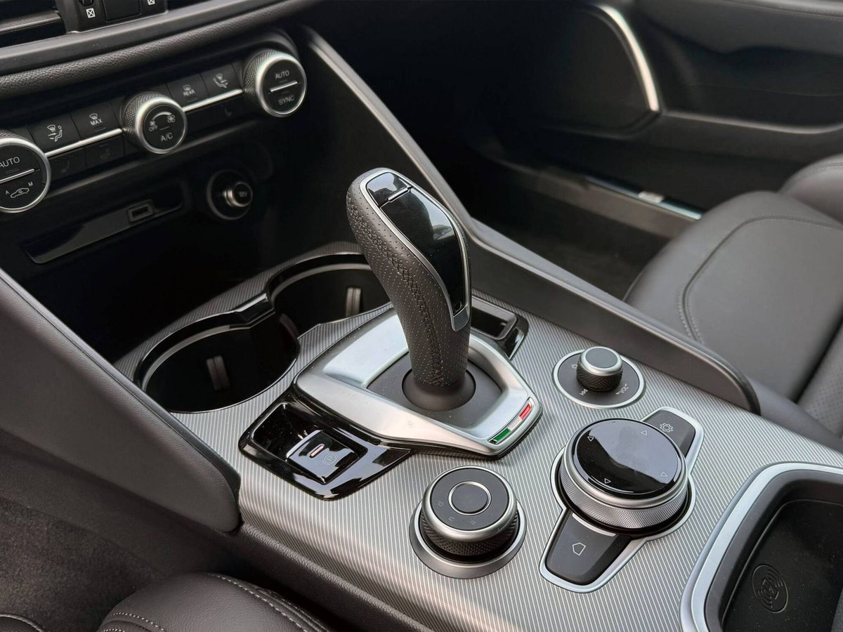 Alfa Romeo Giulia 2.2 Turbodiesel 210 CV AT8 AWD Q4 Veloce Ti (19)