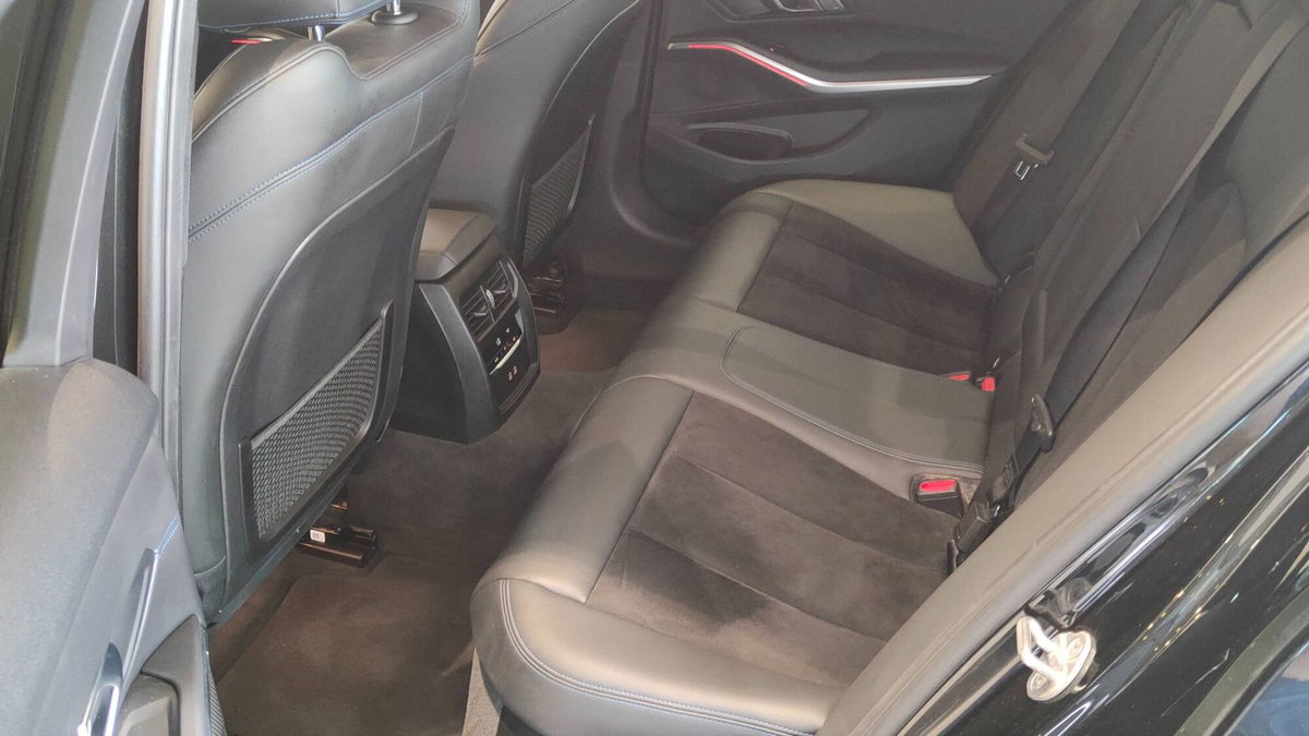 BMW Serie 3 318d 48V Msport (18)