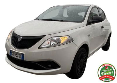 Lancia Ypsilon 1.0 FireFly 5 porte S&S Hybrid Ecochic Silver usata