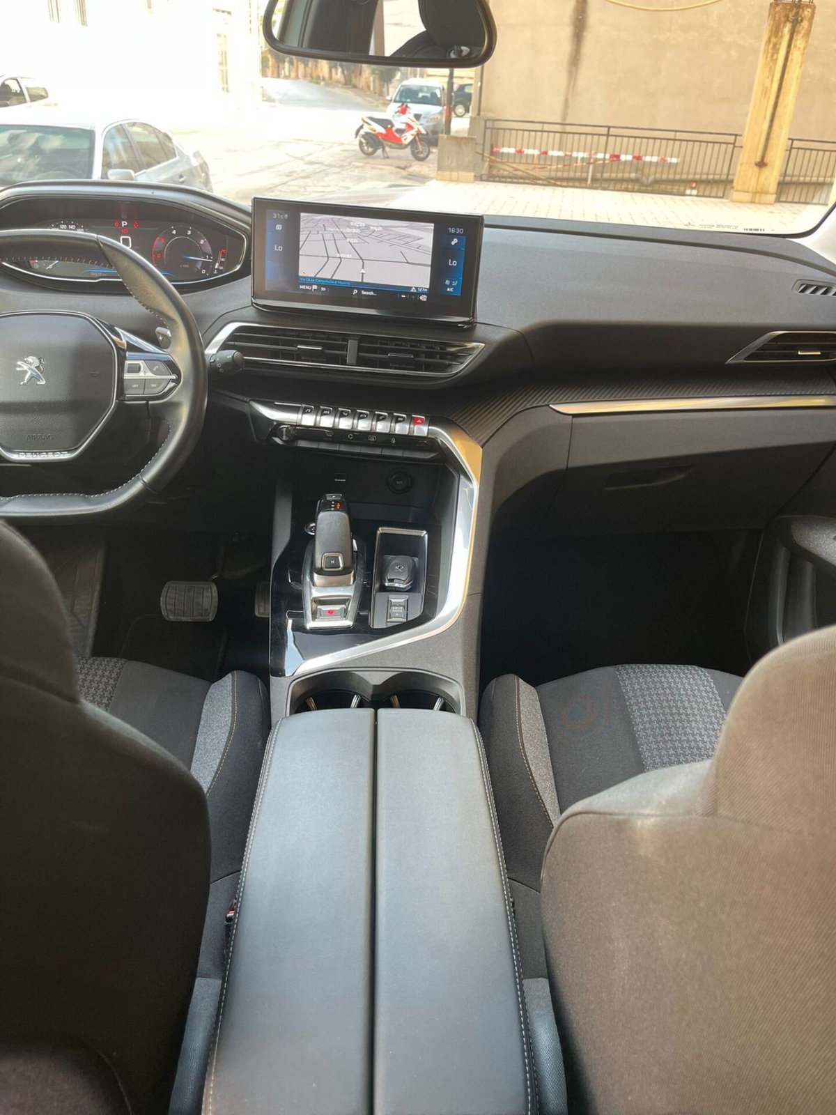 Peugeot 3008 BlueHDi 130 S&S EAT8 Active Business (10)