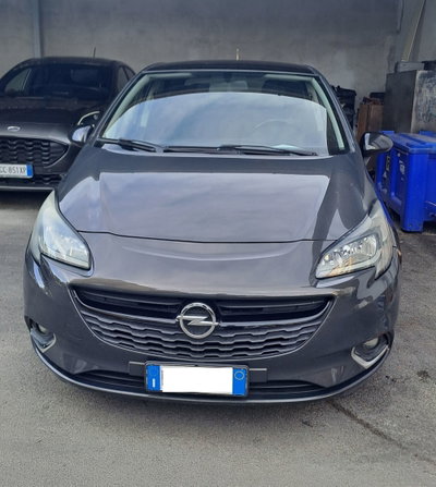 Opel Corsa 1.2 5 porte (2)
