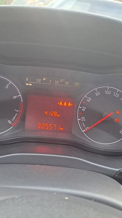 Opel Corsa 1.2 5 porte (6)