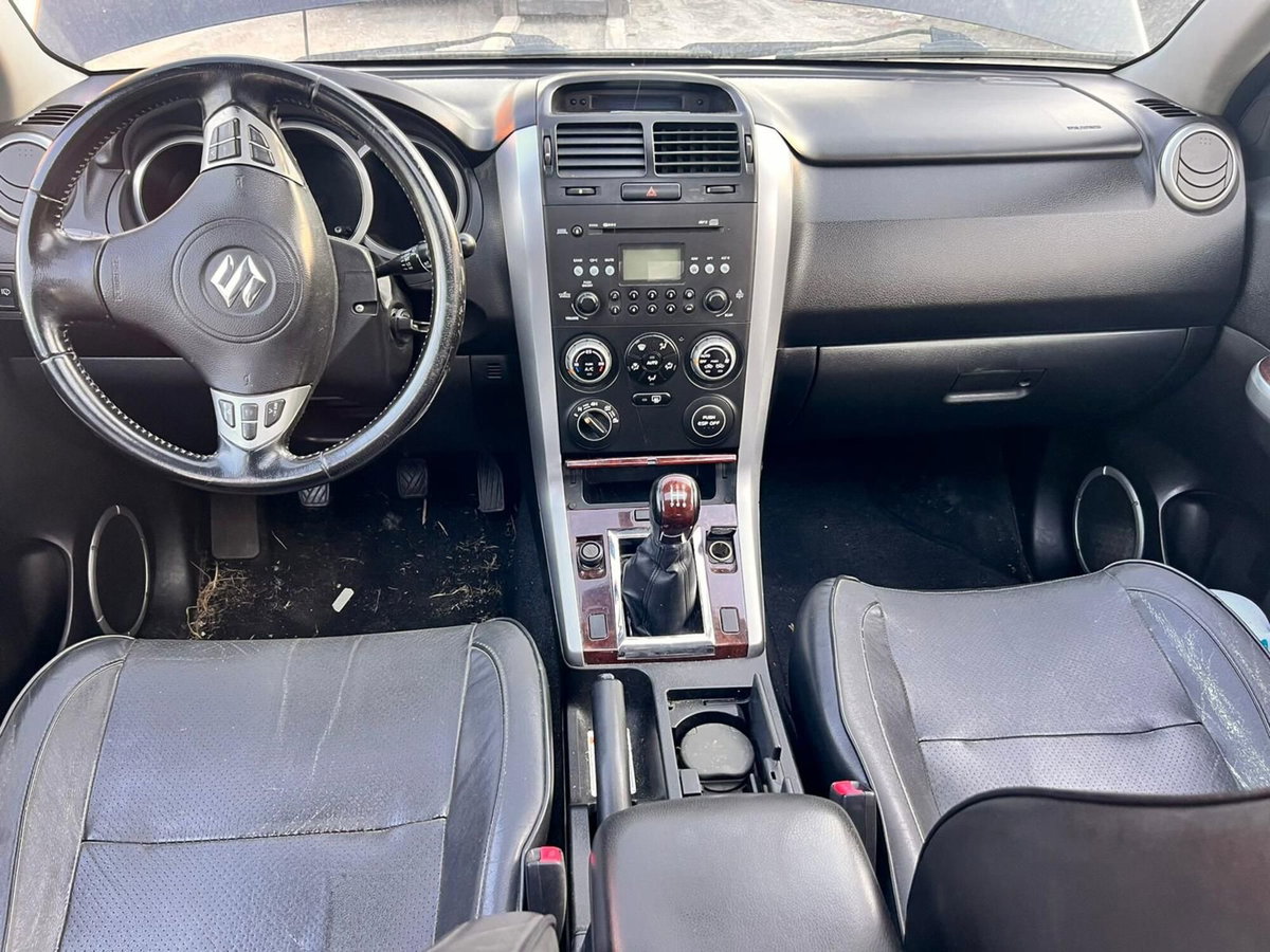 Suzuki Grand Vitara 1.9 DDiS 5 porte Executive (17)