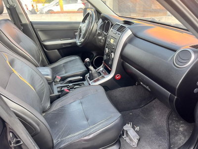 Suzuki Grand Vitara 1.9 DDiS 5 porte Executive (19)