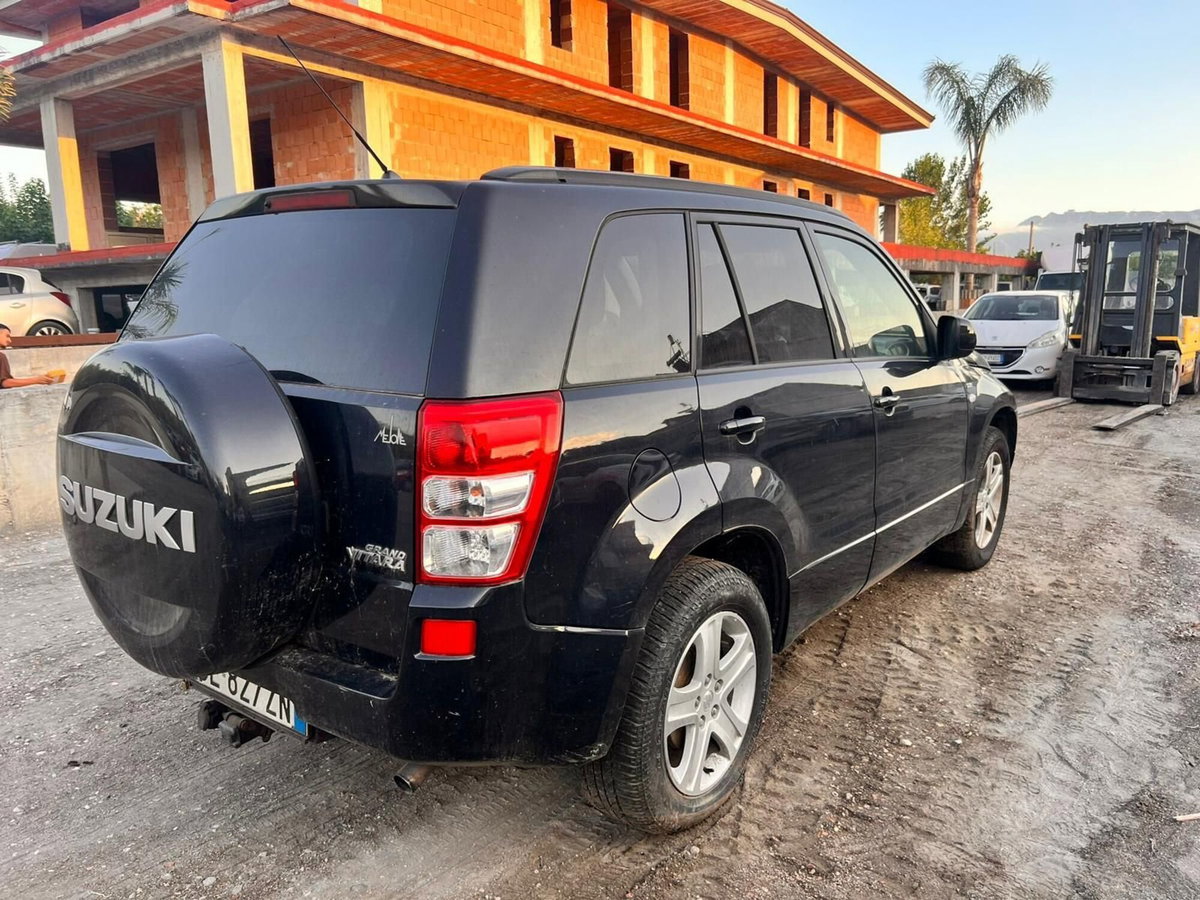 Suzuki Grand Vitara 1.9 DDiS 5 porte Executive (4)