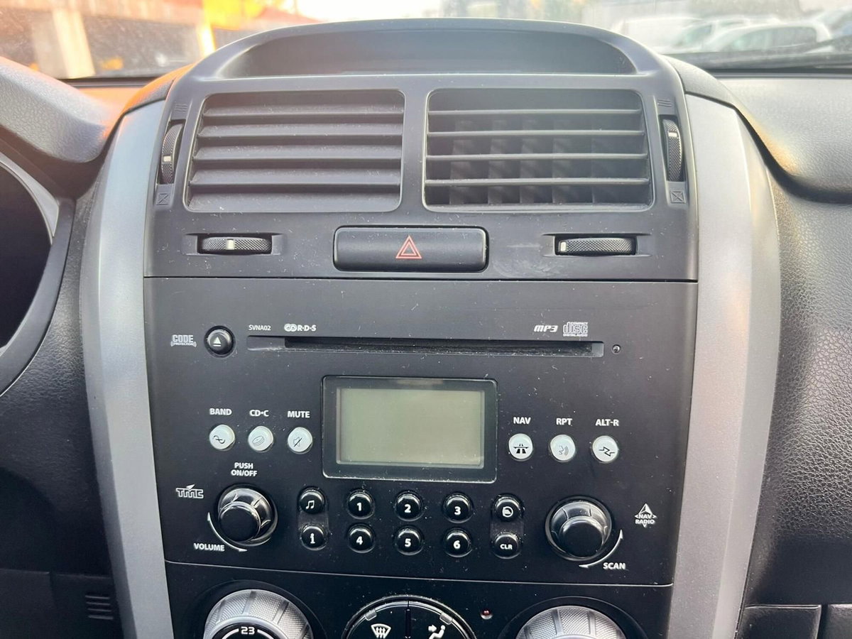Suzuki Grand Vitara 1.9 DDiS 5 porte Executive (5)