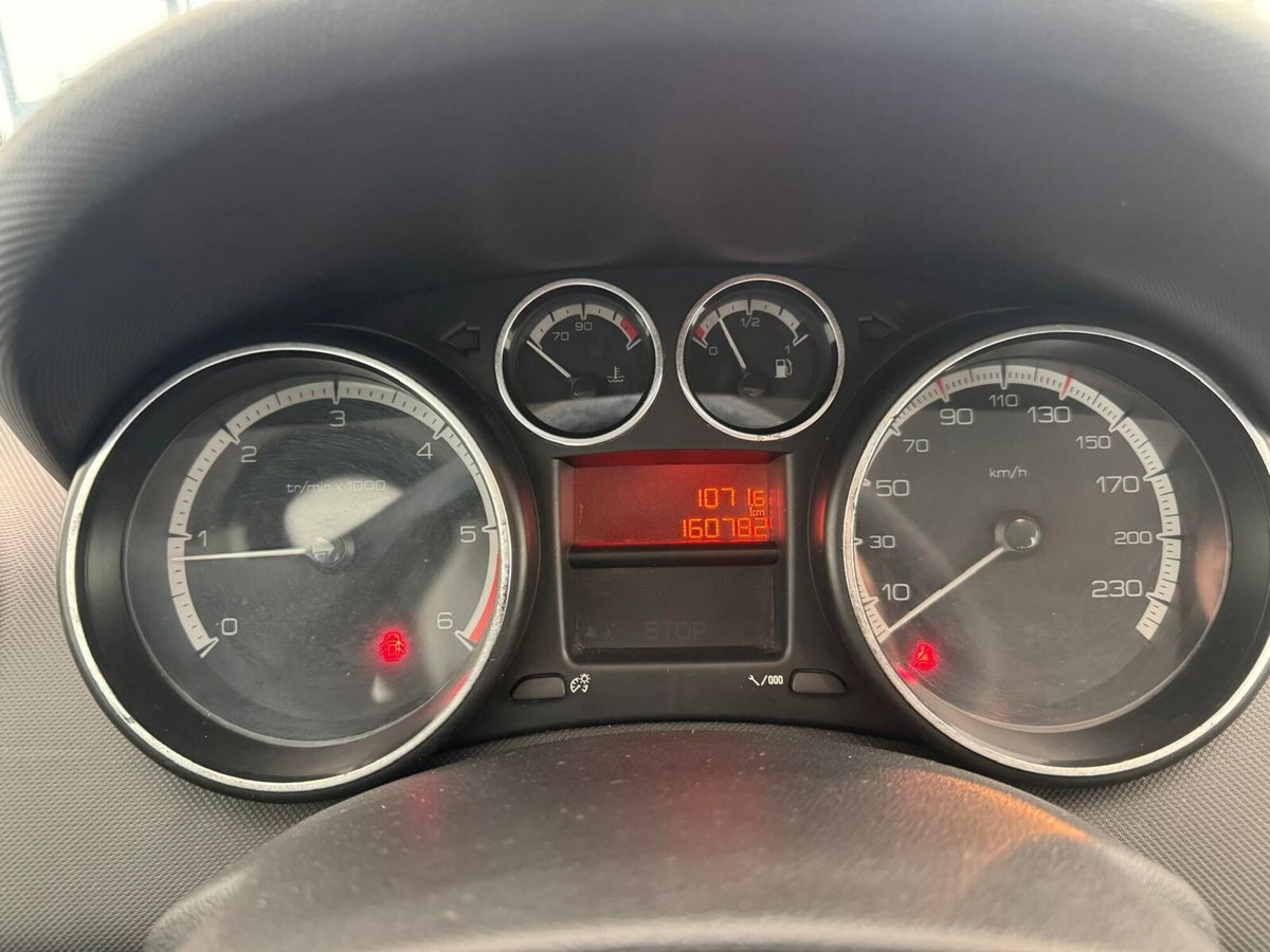 Peugeot 308 SW 1.6 HDi 110CV Ciel Tecno (16)