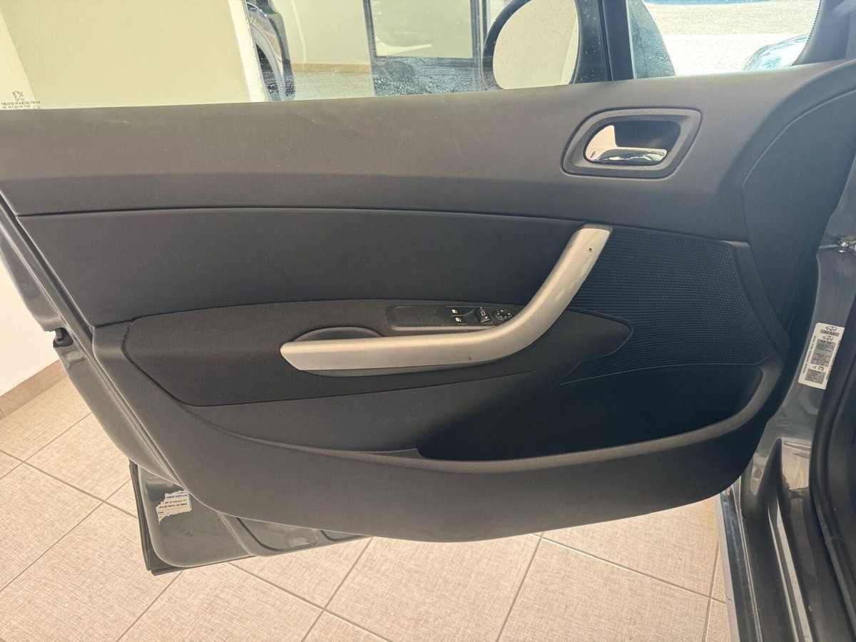 Peugeot 308 SW 1.6 HDi 110CV Ciel Tecno (17)