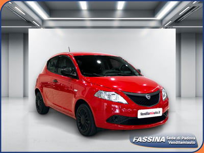 Lancia Ypsilon 1.0 FireFly 5 porte S&S Hybrid Ecochic Silver usata