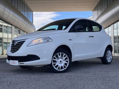 Lancia Ypsilon 0.9 TwinAir 85 CV 5 porte Metano Ecochic Silver usata