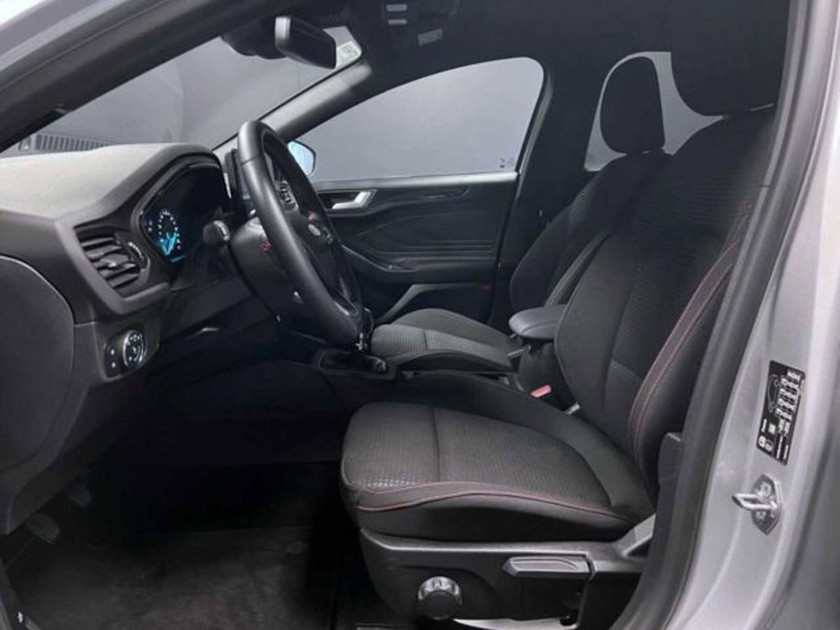 Ford Focus 1.0 EcoBoost Hybrid 125 CV Power. 5p. ST-Line Style (6)