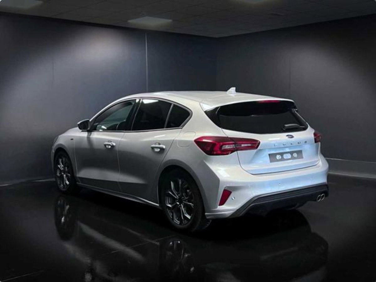 Ford Focus 1.0 EcoBoost Hybrid 125 CV Power. 5p. ST-Line Style (9)
