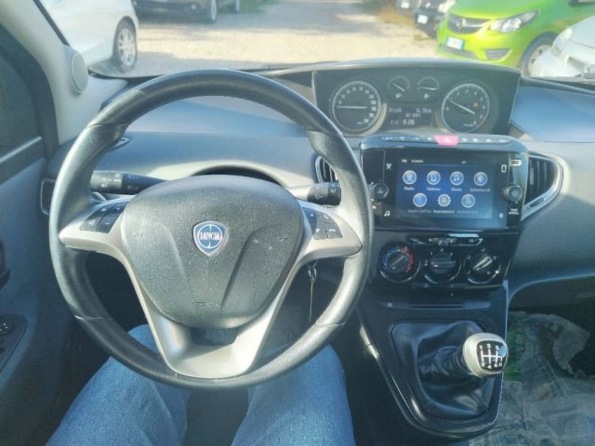 Lancia Ypsilon 1.0 FireFly 5 porte S&S Hybrid Gold Plus (9)