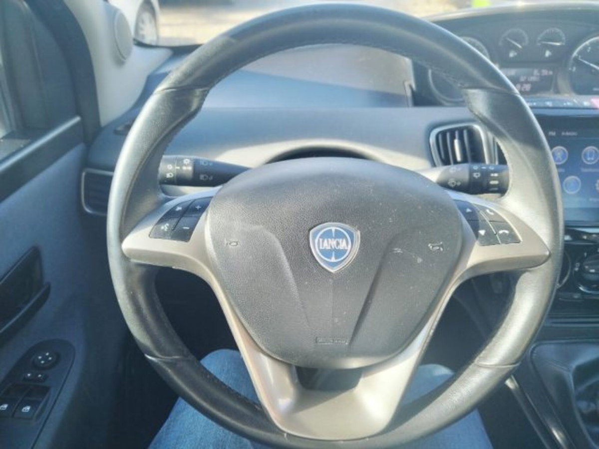 Lancia Ypsilon 1.0 FireFly 5 porte S&S Hybrid Gold Plus (11)