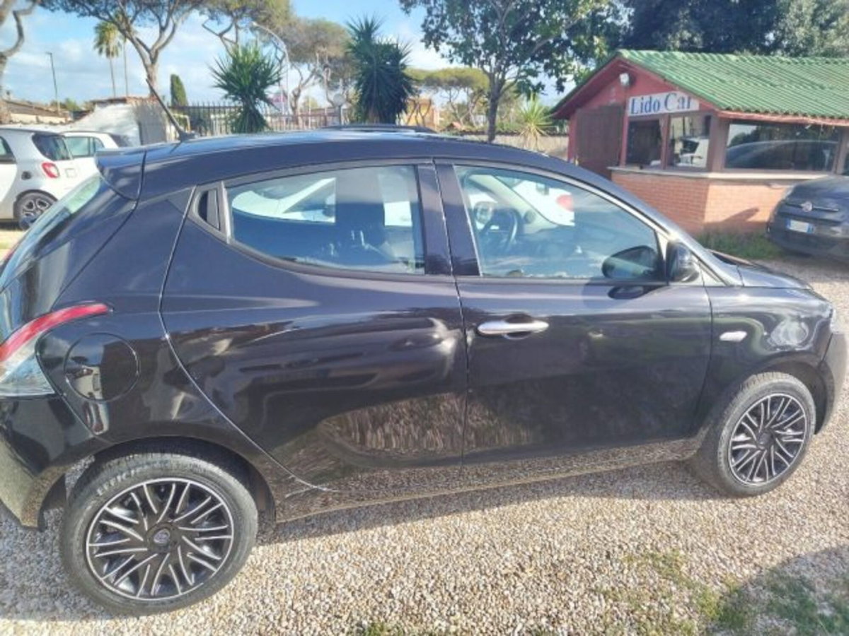Lancia Ypsilon 1.0 FireFly 5 porte S&S Hybrid Gold Plus (3)
