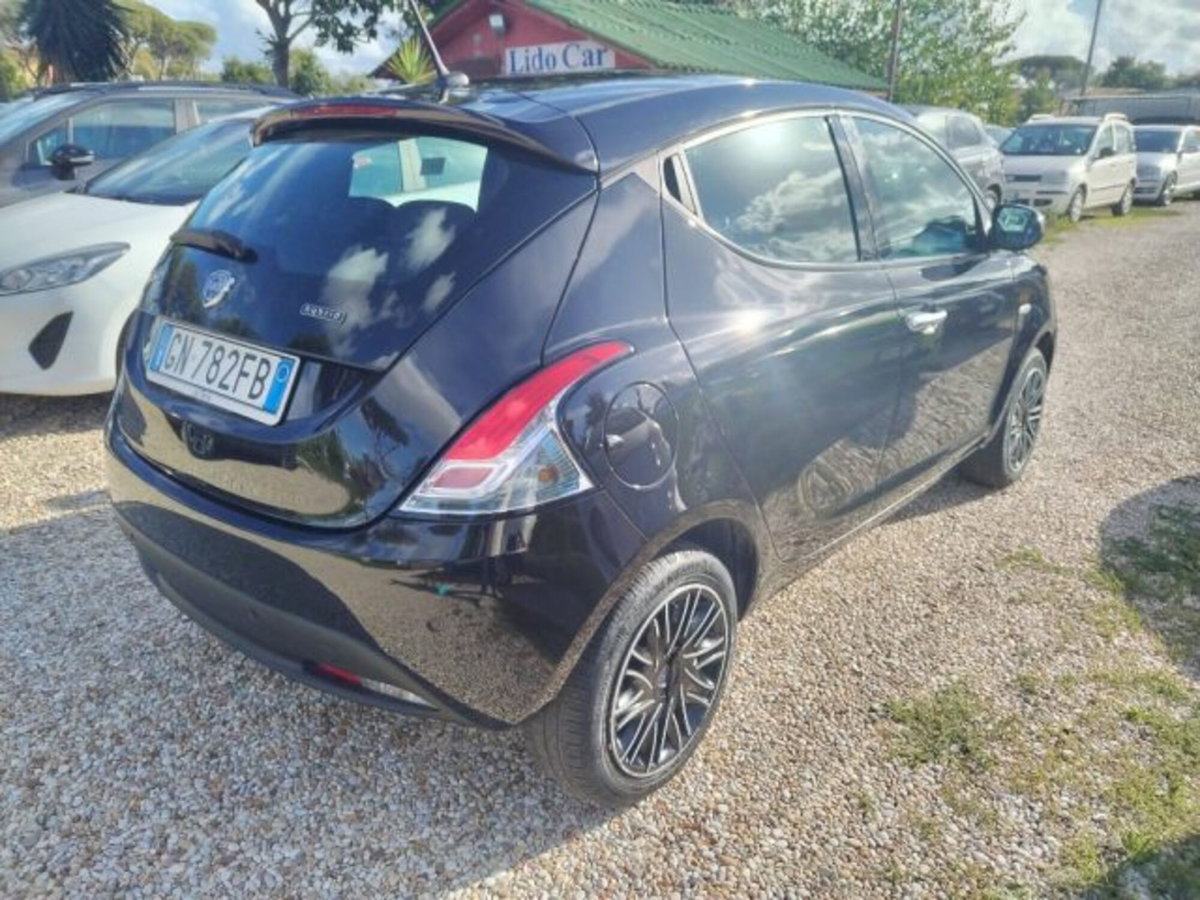 Lancia Ypsilon 1.0 FireFly 5 porte S&S Hybrid Gold Plus (4)