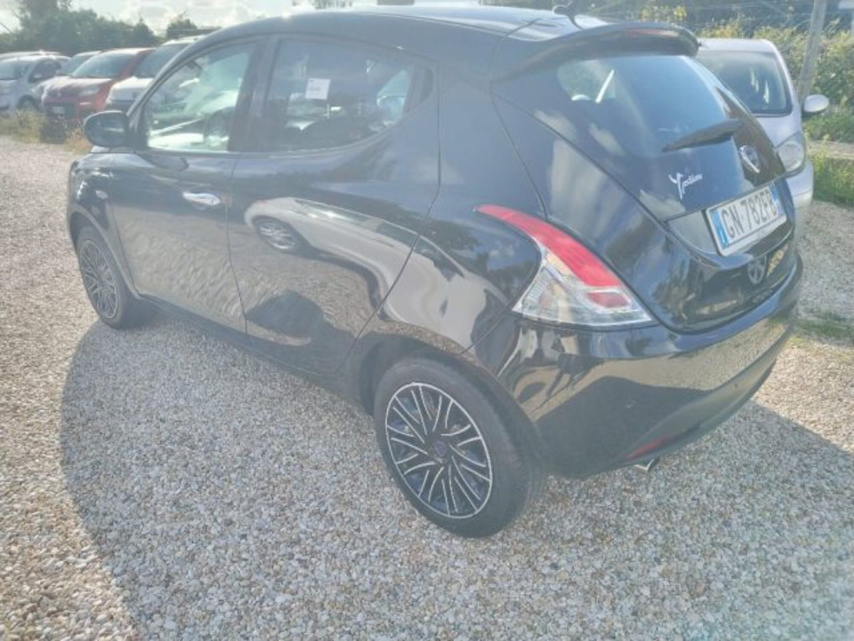 Lancia Ypsilon 1.0 FireFly 5 porte S&S Hybrid Gold Plus (6)