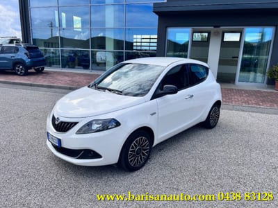 Lancia Ypsilon 1.0 FireFly 5 porte S&S Hybrid Ecochic Silver usata