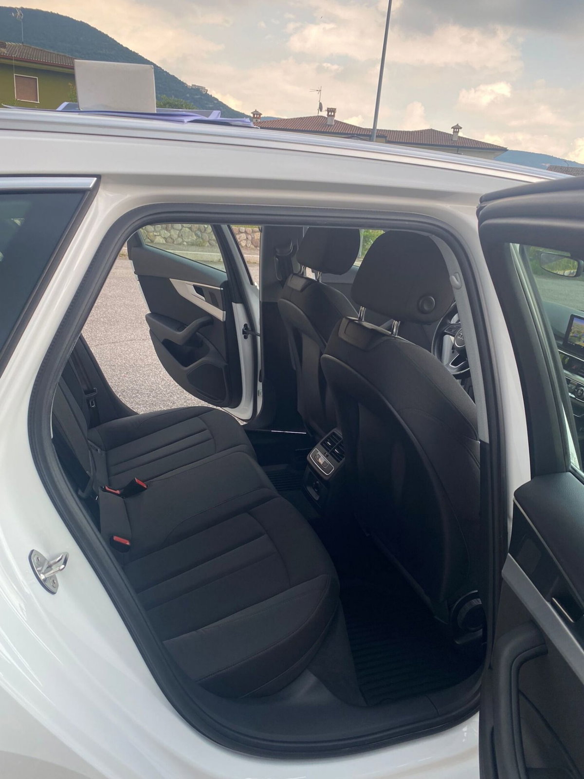 Audi A4 Avant 2.0 TDI 122 CV S tronic Sport (9)