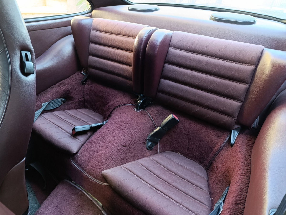 Porsche 911 Coupé Carrera 3.2 (11)