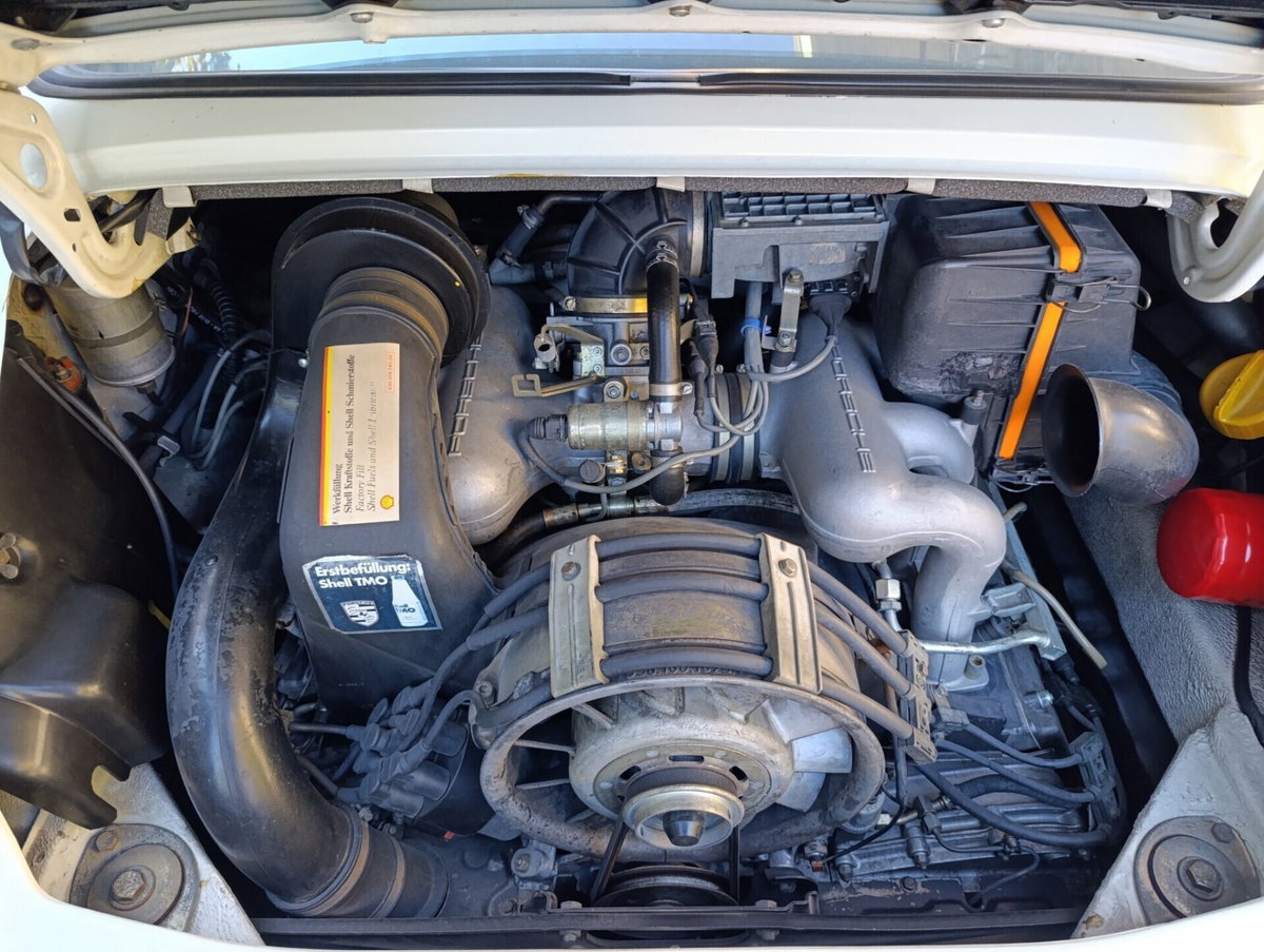 Porsche 911 Coupé Carrera 3.2 (15)