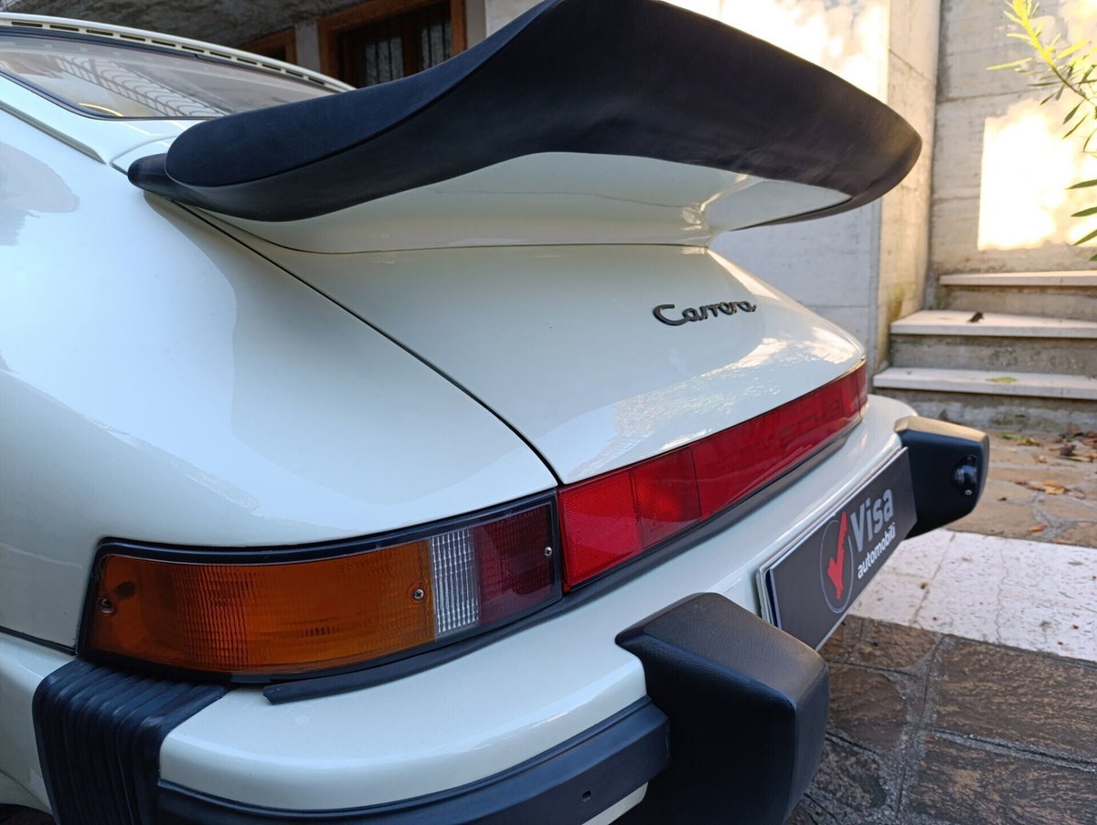 Porsche 911 Coupé Carrera 3.2 (18)